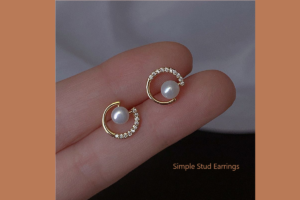 SIMPLE STUD EARRINGS